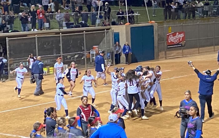 Eastvale Roosevelt Mustangs softball4